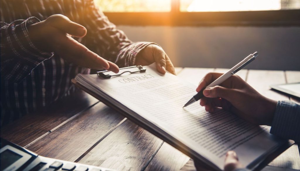 entreprise qui signe un contrat